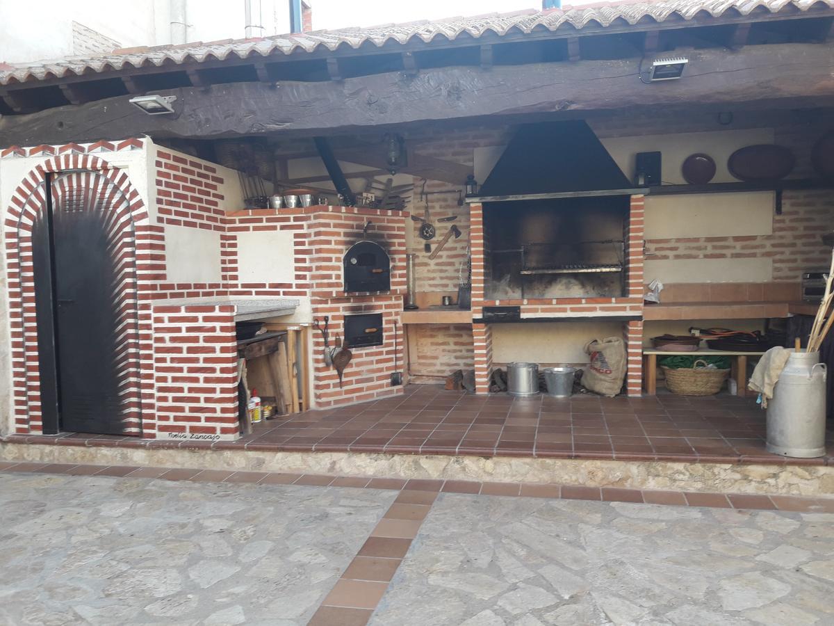 Casa Rural La Casa De Las Manuelas Horcajo de las Torres Exterior photo